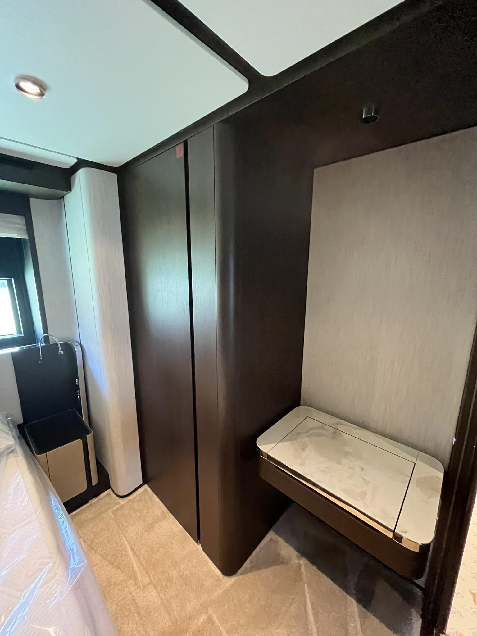 2025 FERRETTI YACHTS 860 